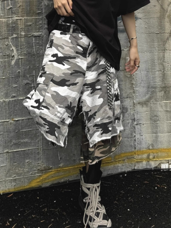 Férfi denim cropped egyenes szabású nadrág, koreai verzió stílusban, címkékkel