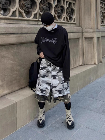 Férfi denim cropped egyenes szabású nadrág, koreai verzió stílusban, címkékkel