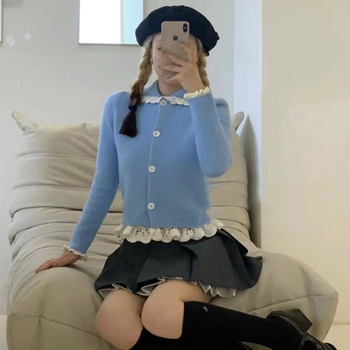 Pleteni kardigan s ovratnikom Doll collar, uski kroj, kopčanje na jedan red gumba, vuneno-kasmirno mješavina (50-70% vuna, 30-50% kasmira)