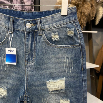 Denim šortsi s iskidanim detaljima, lagan kroj, srednji pojas, mješavina lana i poliestera (70% poliestera)