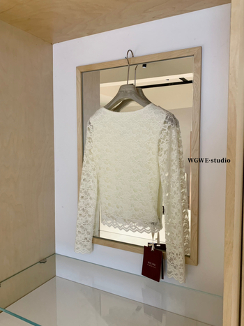 Osnovni gornji dio za slojevito nošenje s čipkastim V-izrezom, čvrst materijal, dugi rukavi, 95% poliester, A-kroj, duljina 50-65 cm, zima 2025, elegantan gradski stil.