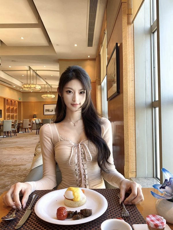 Majica s mrežastim umetkom i čipkom, poliester, U izrez, dugi rukavi, uski kroj