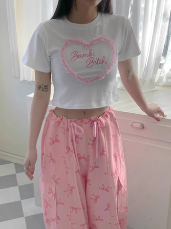 Pamučna majica s otiskom slova, kratki rukav, kružni izrez, uski kroj, školski stil