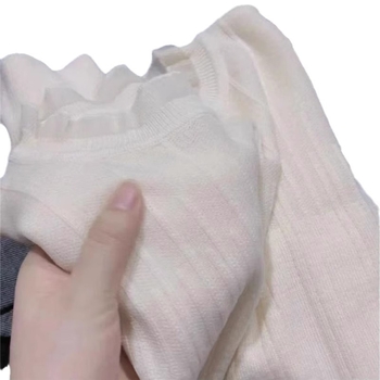 Organza pleteni džemper, dugi rukavi, okrugli ovratnik, slobodan kroj, kratka duljina (≤40 cm)