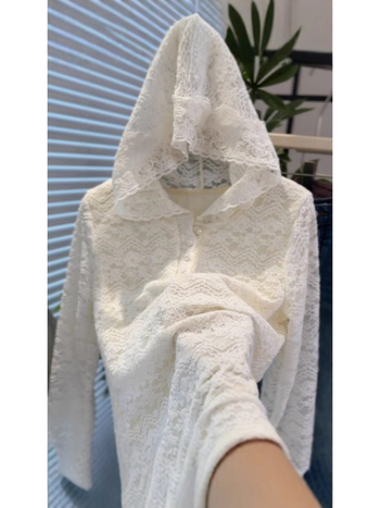 Čipkasti top s kapuljom i fleece podstavom, dugi rukavi, slobodan kroj, jednobojna boja