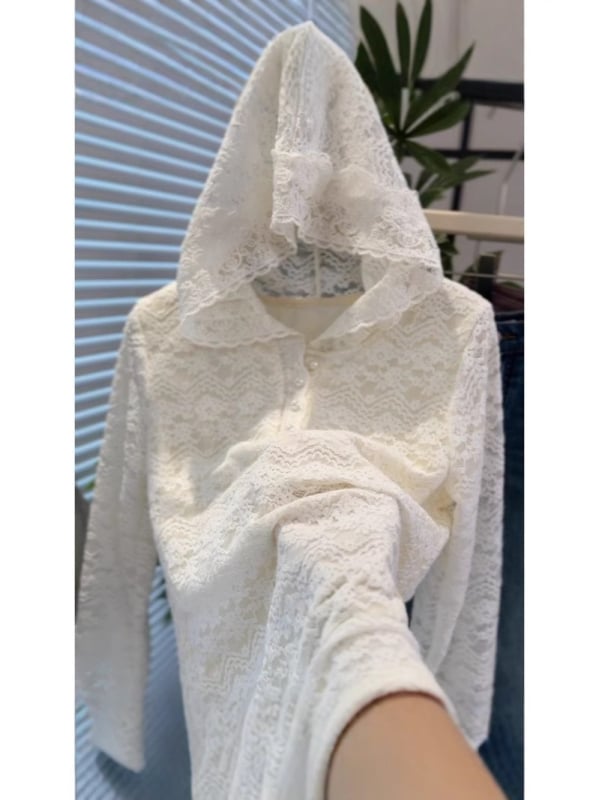 Čipkasti top s kapuljom i fleece podstavom, dugi rukavi, slobodan kroj, jednobojna boja