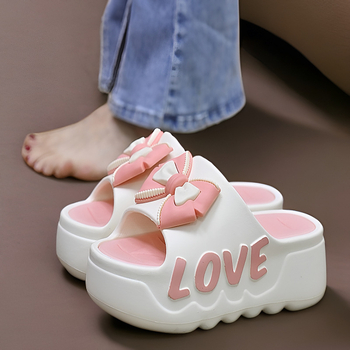 Ženske papuče s debelim đonom i uzorkom leptira s mašnicom, gornji dio PVC, potplat PVC, debljina potplata 3–5 cm