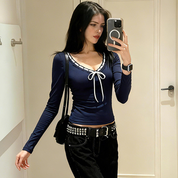 Slim-fit pleteni T-shirt s čipkastim V-izrezom, dugi rukavi, poliester
