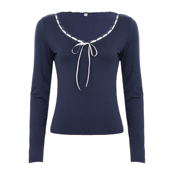 Slim-fit pleteni T-shirt s čipkastim V-izrezom, dugi rukavi, poliester