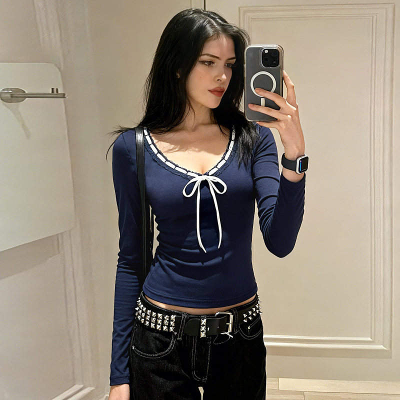 Slim-fit pleteni T-shirt s čipkastim V-izrezom, dugi rukavi, poliester