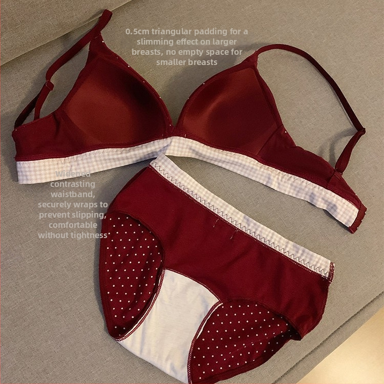 Set sutiene cupe triunghiulare, cupe subțiri modelate, material nylon, căptușeală nylon, bretele fixe dublu, închidere în spate cu trei rânduri