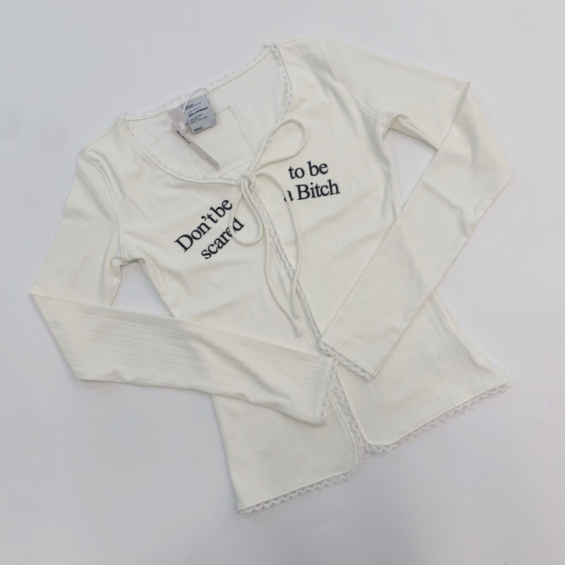 T-shirt u korejskom stilu, uskog kroja, dugi rukavi, čipkasti rub i U izrez