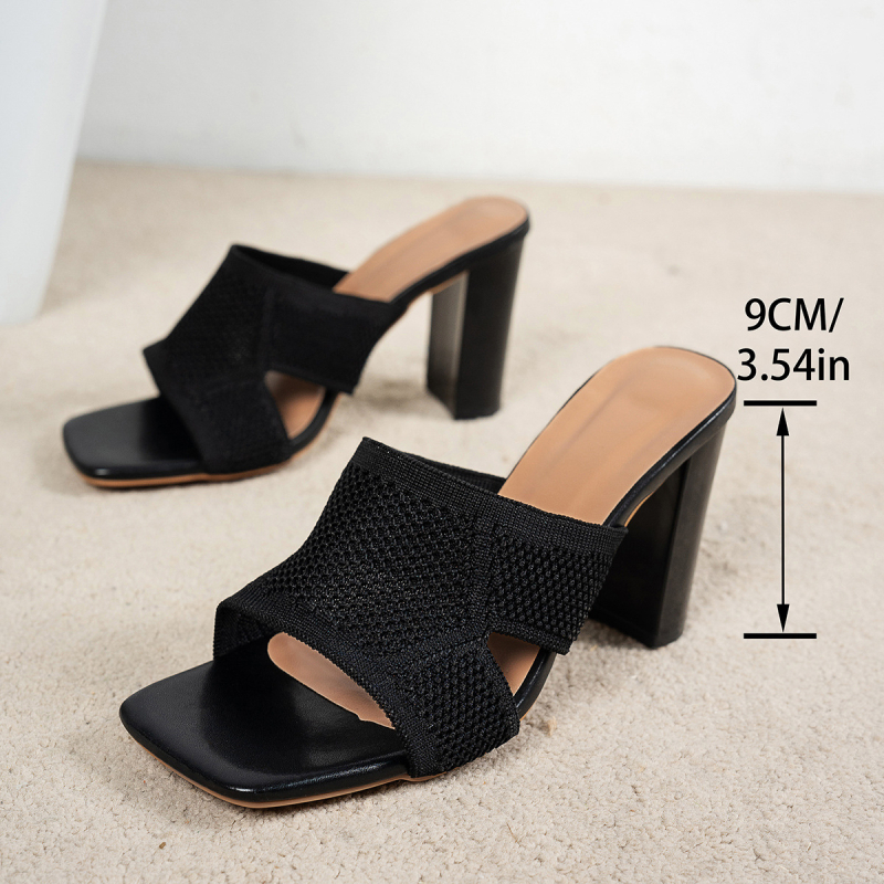 Női szandál négyszögletes orrú, egypántos, vastag sarok, hálós felsőrész, PU bélés, gumi talp, 2025 nyár