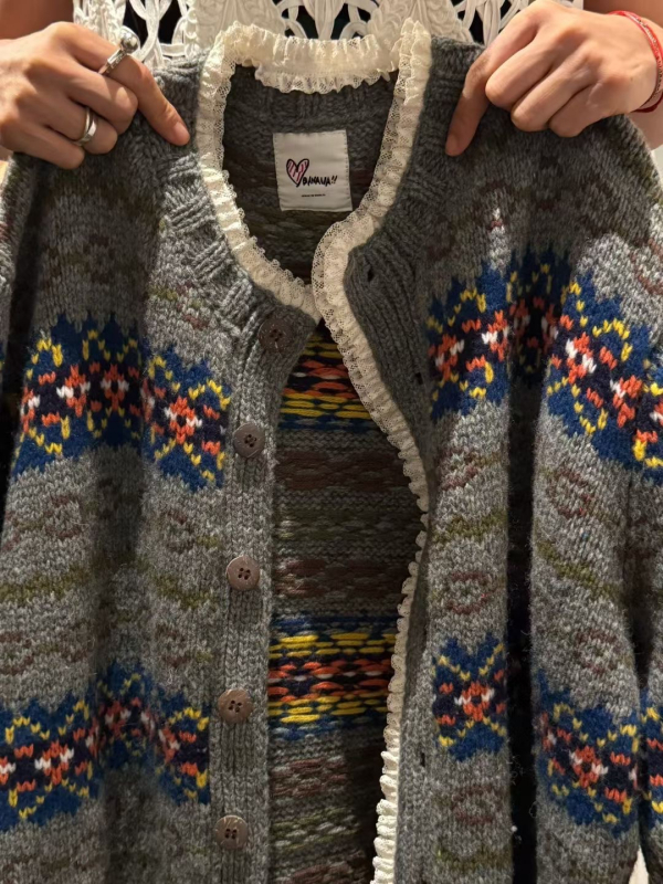 Cardigan, debeli vuneni pleteni materijal, V-izrez, dugi rukavi, 95% vuna, jesen 2025