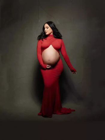 Haljina s okruglim vratom, dugi rukavi, 90–95% spandexa, panelni uzorak, duga suknja, uski kroj u bokovima