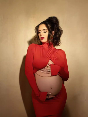 Haljina s okruglim vratom, dugi rukavi, 90–95% spandexa, panelni uzorak, duga suknja, uski kroj u bokovima