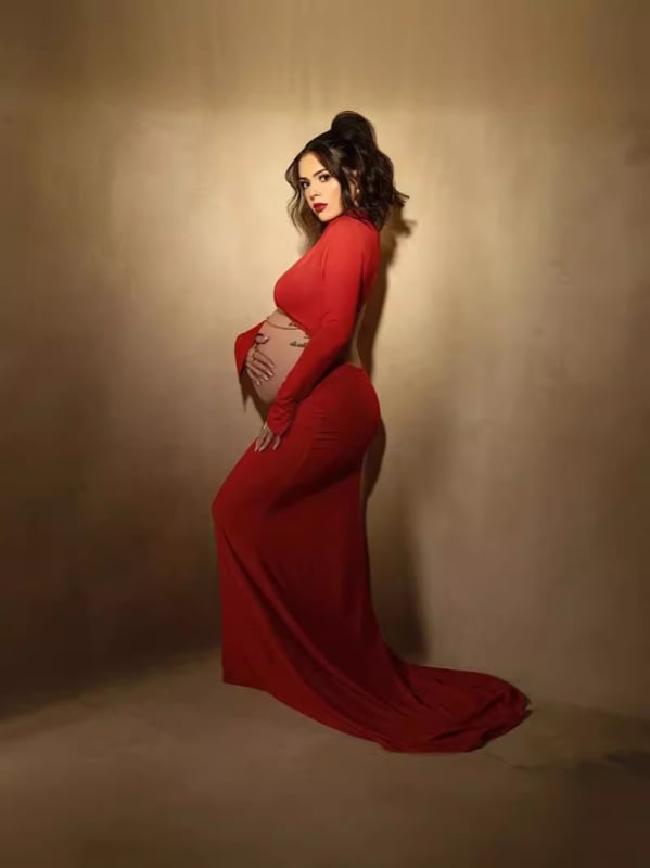 Haljina s okruglim vratom, dugi rukavi, 90–95% spandexa, panelni uzorak, duga suknja, uski kroj u bokovima