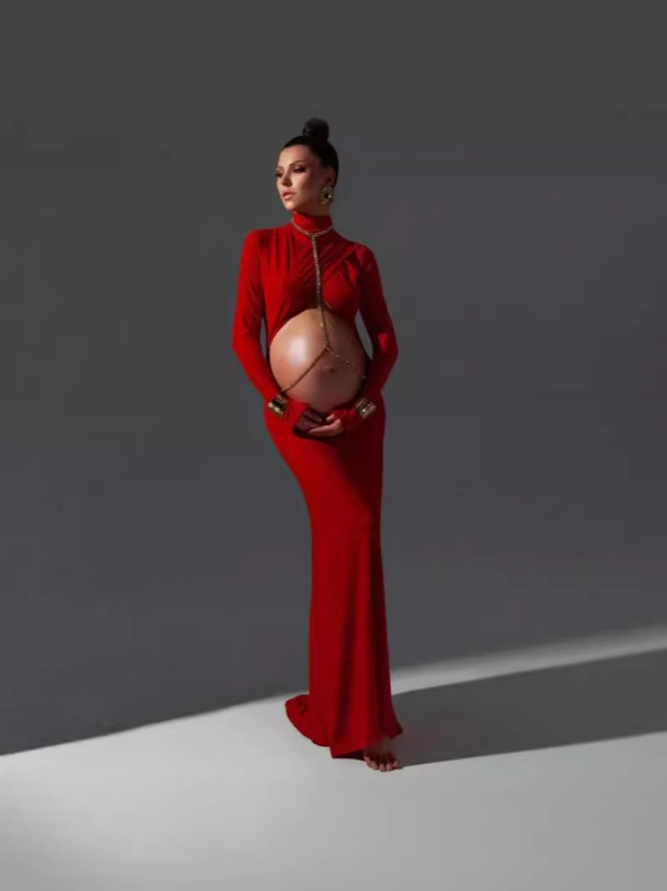 Haljina s okruglim vratom, dugi rukavi, 90–95% spandexa, panelni uzorak, duga suknja, uski kroj u bokovima