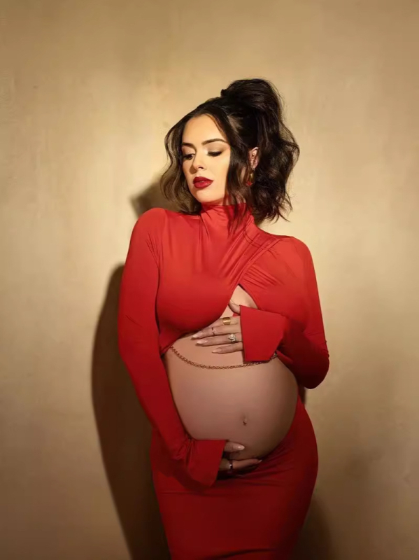 Haljina s okruglim vratom, dugi rukavi, 90–95% spandexa, panelni uzorak, duga suknja, uski kroj u bokovima