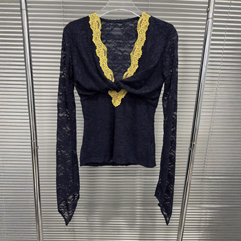 Majica s V izrezom, čipka patchwork, dugi rukavi, uski kroj, organska pamuk