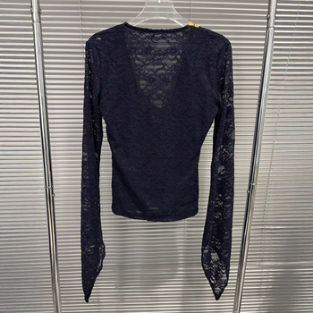 Majica s V izrezom, čipka patchwork, dugi rukavi, uski kroj, organska pamuk