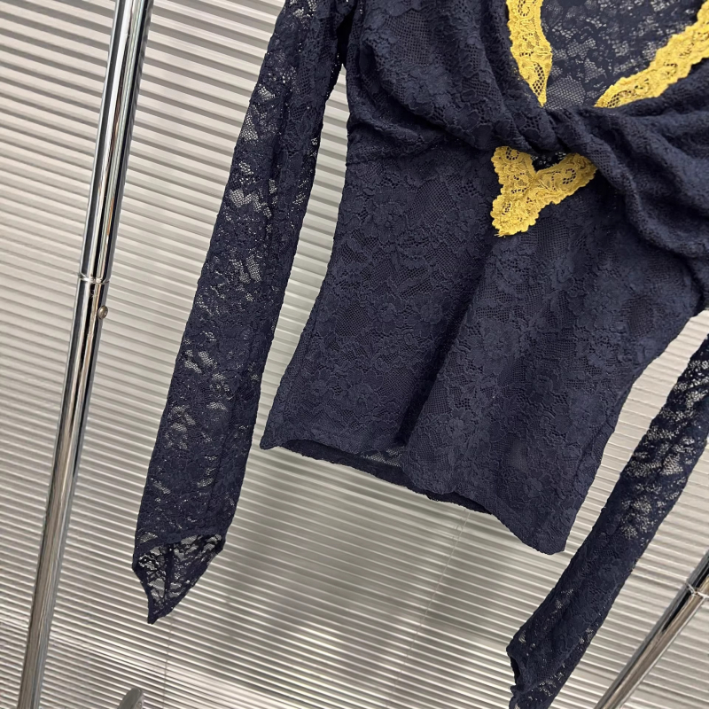 Majica s V izrezom, čipka patchwork, dugi rukavi, uski kroj, organska pamuk