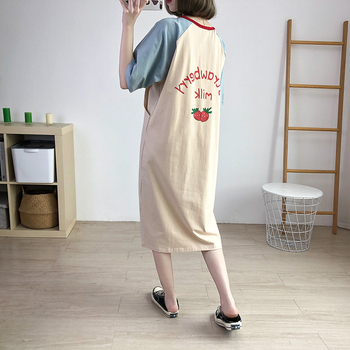 Trudnička haljina s otvorom za dojenje, srednja duljina, pamuk-elastan tkanina, ispis s riječima, kratki rukavi, okrugli izrez