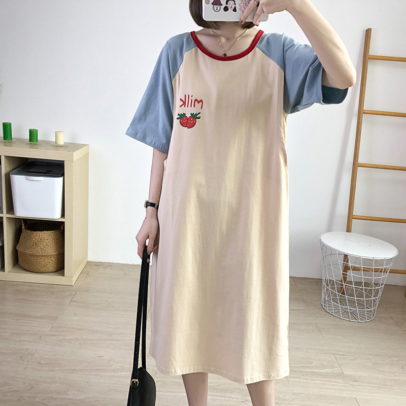 Trudnička haljina s otvorom za dojenje, srednja duljina, pamuk-elastan tkanina, ispis s riječima, kratki rukavi, okrugli izrez