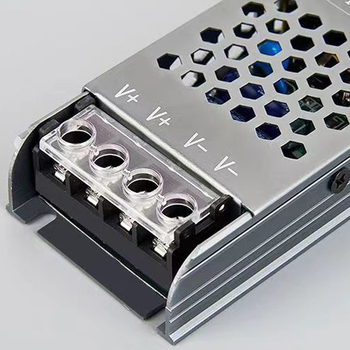 LED импулсно захранване с постоянен волтаж, вход 220 V AC, изход 12–24 V DC, до 16.6 A, 400 W, защита: претоварване, късо съединение, прекомерно напрежение, прегряване, прекомерен ток