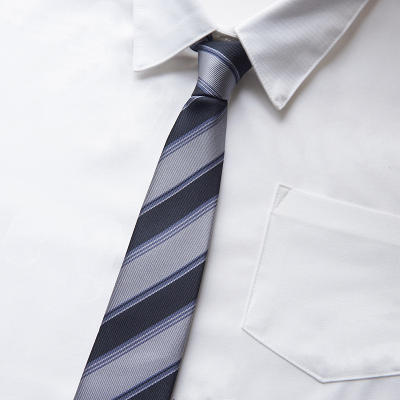 Nyakkendő intercolor stílussal, színben harmonizáló minta, szuper keskeny szélesség, poliészter szálak, típus: gallérvirág