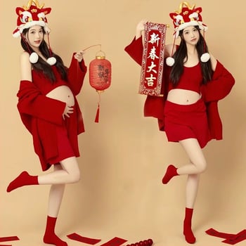 Бременна плетена комбинация: топ без ръкави с U-образна яка и къса пола с кройка hip; плат от вълна‑смес и полиестер под 30%, артистичен ретро стил