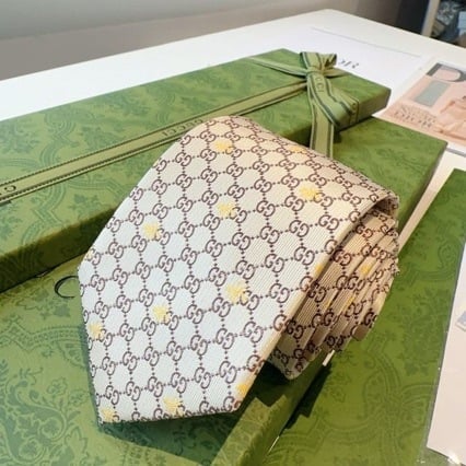 Férfi selyem nyakkendő, jacquard szövés, rácsmintás minta, rombusz alak, modern stílus