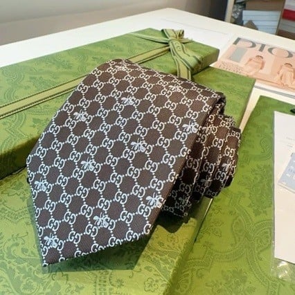 Férfi selyem nyakkendő, jacquard szövés, rácsmintás minta, rombusz alak, modern stílus