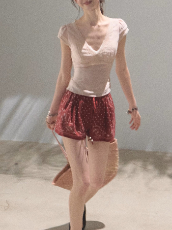 Top Lyocell T-shirt cu dantelă dublă, decolteu în V cu bretele, croială Slim fit, mâneci scurte