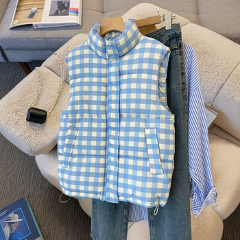 Жилетка с пълнеж от памук, със стояща яка и каре, закопчаване цип, полиестер-еластанова материя, Зимен сезон 2025