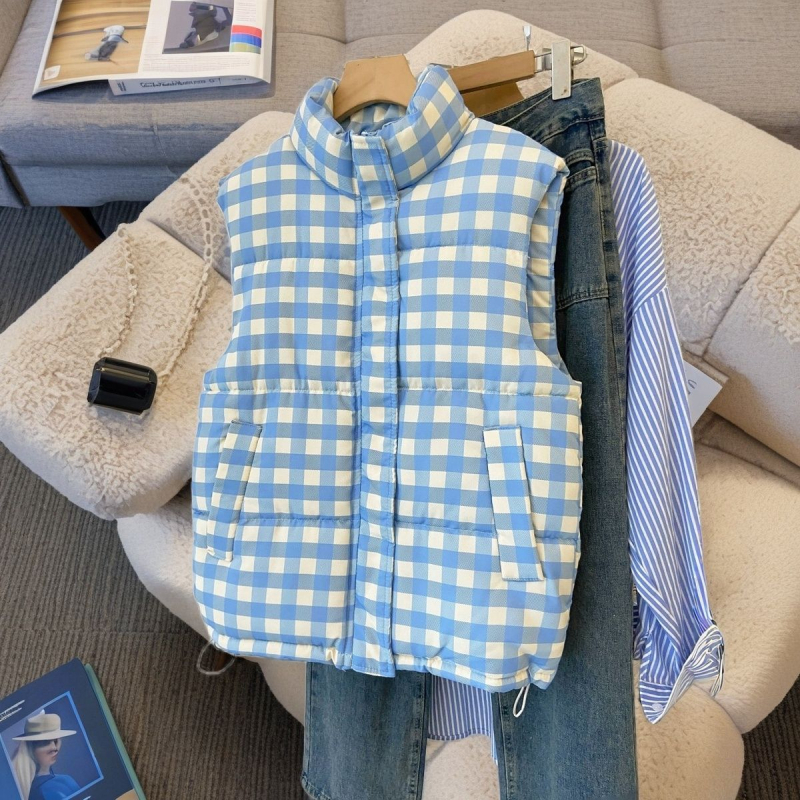 Жилетка с пълнеж от памук, със стояща яка и каре, закопчаване цип, полиестер-еластанова материя, Зимен сезон 2025