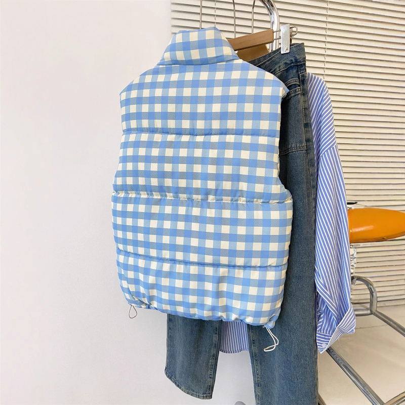 Жилетка с пълнеж от памук, със стояща яка и каре, закопчаване цип, полиестер-еластанова материя, Зимен сезон 2025