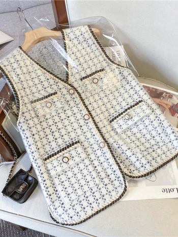 Безръкав жилет с V-образно деколте, имитационен Mink велур, каре принт, свободна кройка