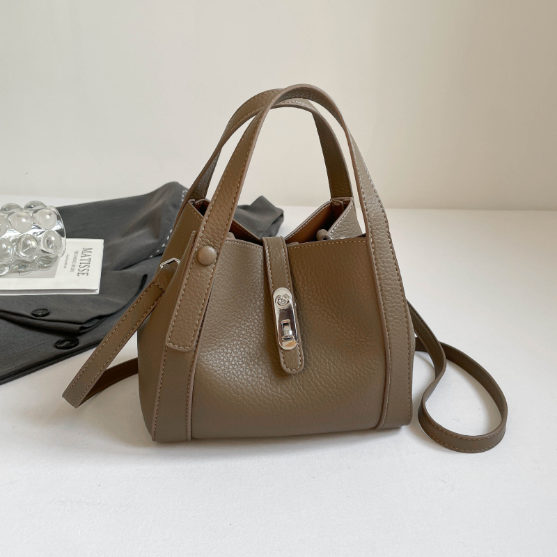 Visokokvalitetna lagana luksuzna crossbody torba s setom majka-kćer, PU materijal, oblik kofera, zatvaranje kopčom, jedna naramenica, zima 2025