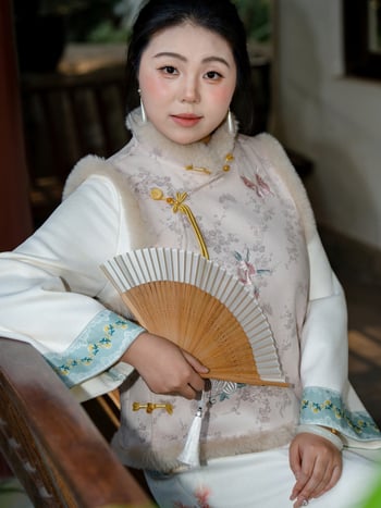 Дамска жилетка-кардиган с жакардова бродерия и стойка яка, полиестер-спандекс материал, артистичен ретро стил, тесен силует, зима 2025