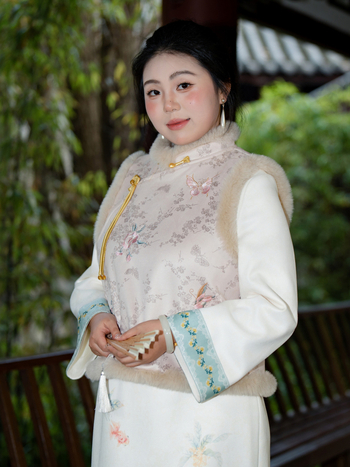 Дамска жилетка-кардиган с жакардова бродерия и стойка яка, полиестер-спандекс материал, артистичен ретро стил, тесен силует, зима 2025