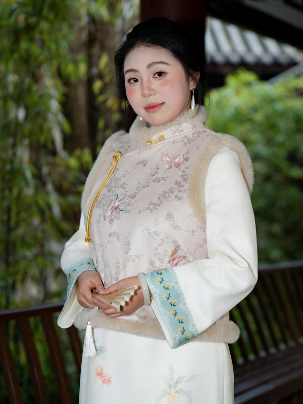 Дамска жилетка-кардиган с жакардова бродерия и стойка яка, полиестер-спандекс материал, артистичен ретро стил, тесен силует, зима 2025