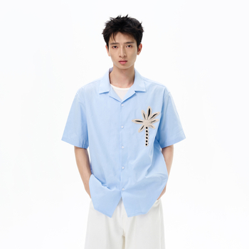 Cămașă de bărbați, material respirabil, mâneci scurte, croială lejeră, buzunar decorativ, culoare solidă