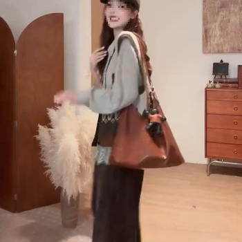 Риза с дантела и 3D мотив, фалшив двукомпонентен комплект в Lolita стил, мек сатенен материал, поло яка.