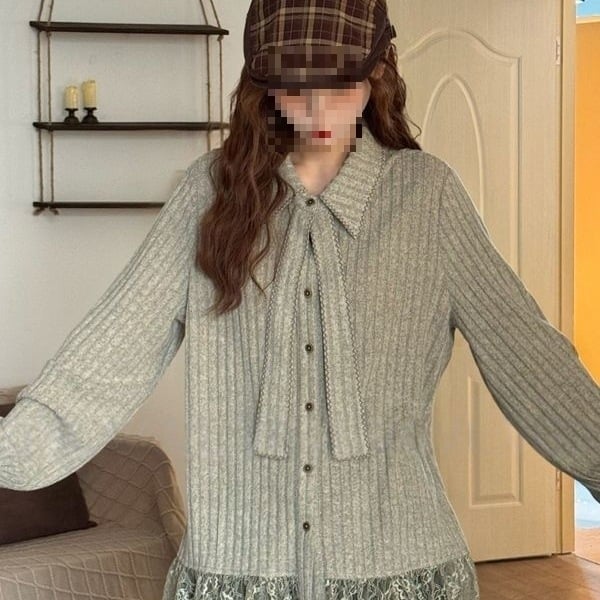 Риза с дантела и 3D мотив, фалшив двукомпонентен комплект в Lolita стил, мек сатенен материал, поло яка.