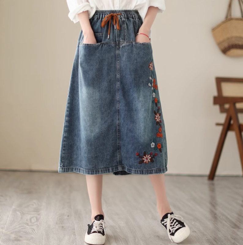 Дънкова пола А‑линия с бродерия, етно стил, миди дължина