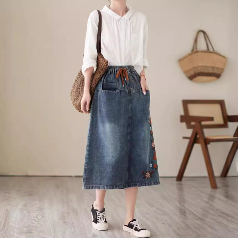 Дънкова пола А‑линия с бродерия, етно стил, миди дължина