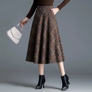 Пола с А-образна линия, миди дължина, висока талия, кариран Mink велур и детайл усукано цвете