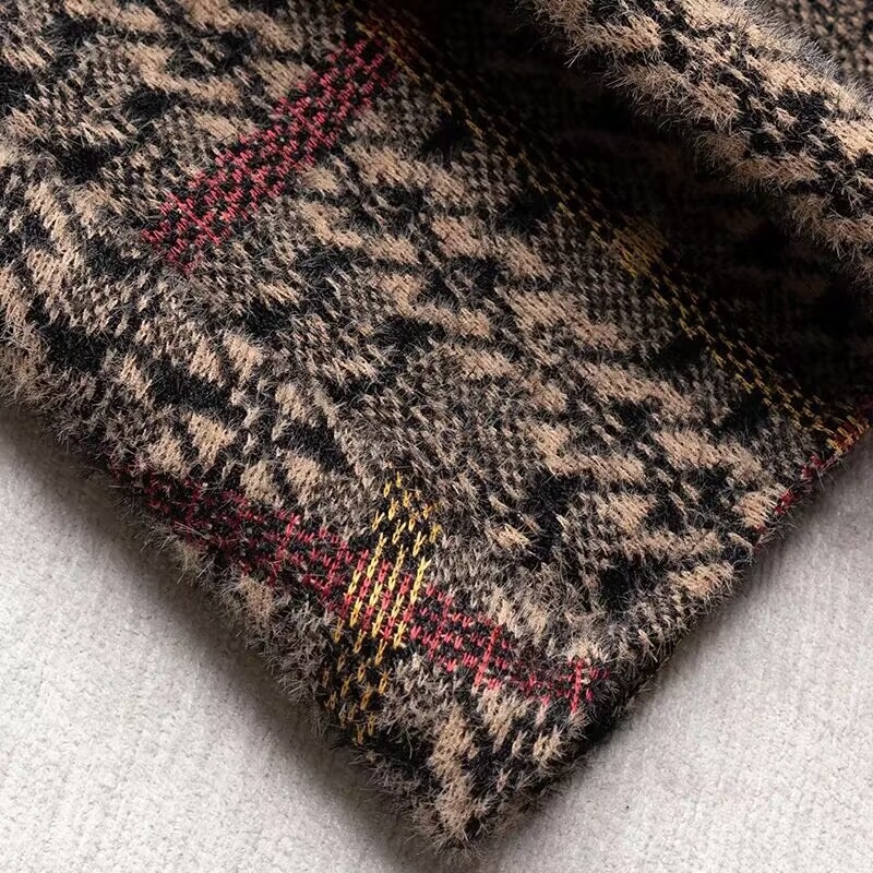 Пола с А-образна линия, миди дължина, висока талия, кариран Mink велур и детайл усукано цвете