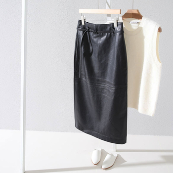 Suknja od kože koze, uski kroj u bokovima, srednja duljina, neelastična, gradski stil